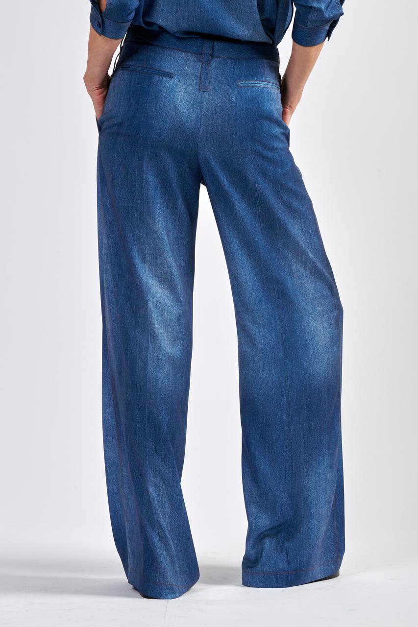 Pantalon fluide à pinces imprimé denim